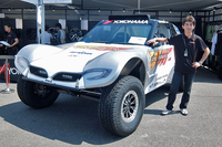 2014年11月中旬に開催されるバハ1000に参戦する、Team GEOLANDERのマシンとドライバーの塙 郁夫選手。
    