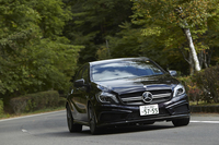 メルセデス・ベンツA45 AMG 4MATIC
    