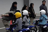 親子でサーキットへ、「富士チャリティライド2006」開催されるの画像