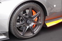 軽量なマグネシウム製のホイール。オプションとして提供される。