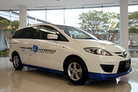 「マツダ・プレマシーハイドロジェンREハイブリッド」