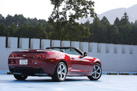 タイヤサイズは前245/45R20、後275/40R20。テスト車はピレリPゼロを装着していた。