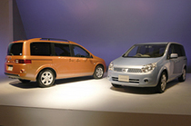 日産、新型ミニバン「ラフェスタ」で“開放感をシフト” 【ニュース