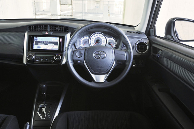 トヨタ・カローラ フィールダー1.5G “AEROTOURER”（FF/CVT）【ブリーフ