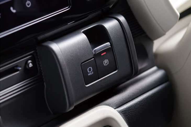 電動パーキングブレーキ、ブレーキホールド機能などを「G」グレード以外のモデルに採用。