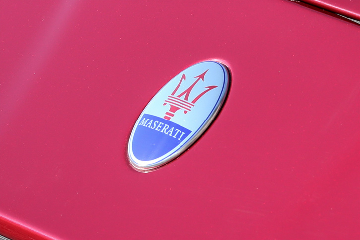 ローマ神話の海の神、ネプチューンの槍をモチーフにしたというマセラティのエンブレム。マセラティ兄弟の五男マリオがデザインしたものだった。