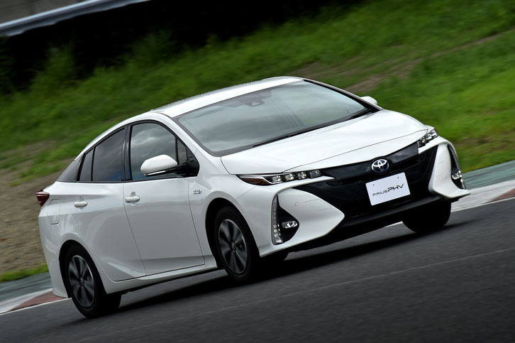 トヨタ・プリウスPHV