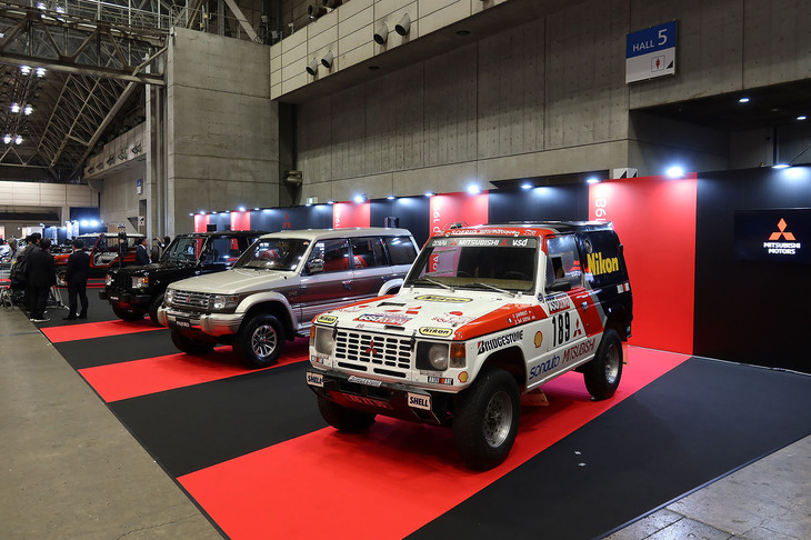 歴代「パジェロ」が並んだ、三菱ブースの様子。
