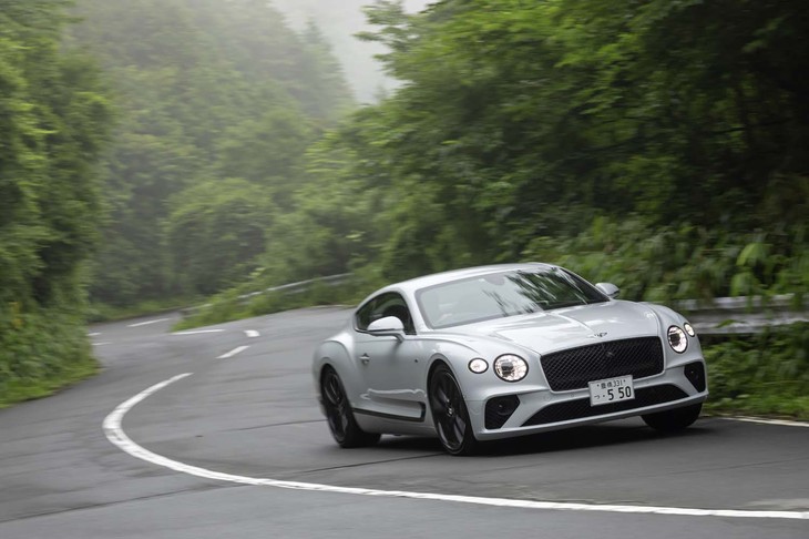 新型「コンチネンタルGT」は、48Vシステムを使ったアダプティブシャシー「ベントレーダイナミックライド」を採用。上質な乗り心地と圧倒的に優れたハンドリングが追求されている。