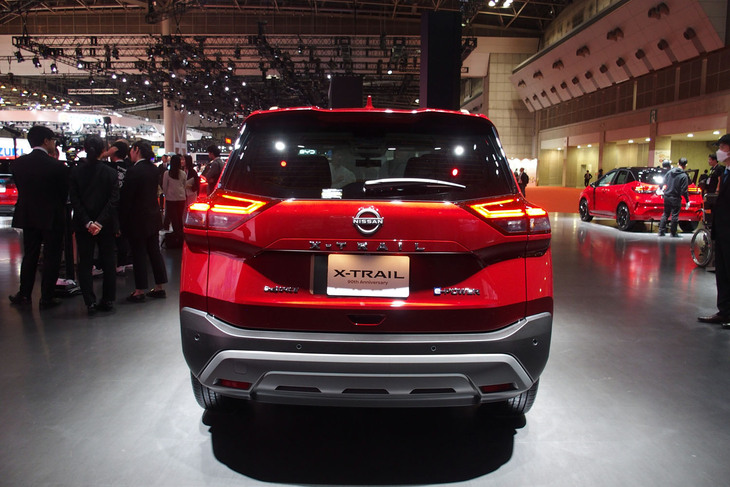 日産エクストレイルX e-4ORCE 90周年記念車