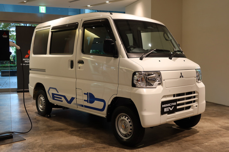 電動の軽商用バンとして活躍中の「三菱ミニキャプEV（旧名：ミニキャブ ミーブ）」だが、そのデビューは2011年4月と、実に11年以上も前にさかのぼる。