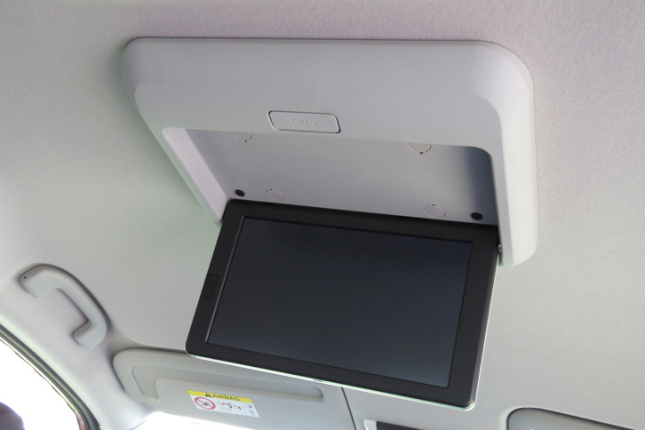 日産セレナ ハイウェイスターG（後席用フリップダウンモニター）
