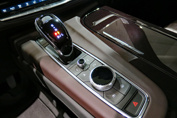 キャデラック・エスカレード スポーツ（センターコンソール）