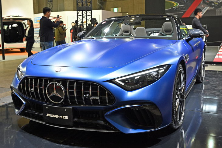 東京オートサロンの会場には「メルセデスAMG SL63 4MATIC＋」も展示されている。