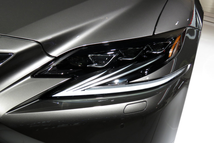 レクサスLS500h（ヘッドランプ）