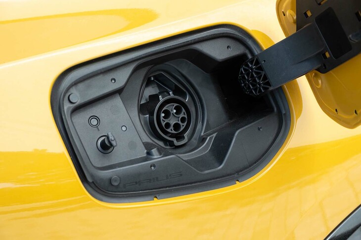 充電ポートは車体の右側に備わっている。ACの普通充電のみに対応。