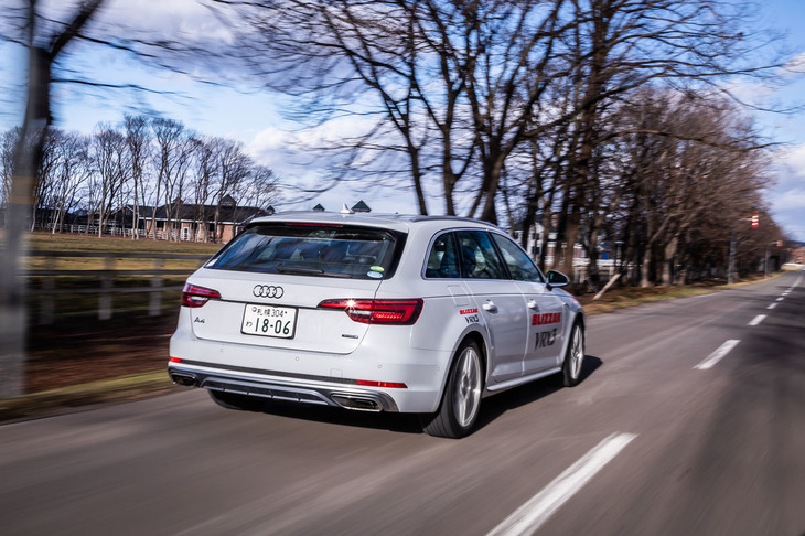 操舵に対して、応答の遅れを意識させられるような場面は皆無。パターン剛性が高められており、乾燥路面の走行でもしっかりとしたステアリングインフォメーションが確認できた。