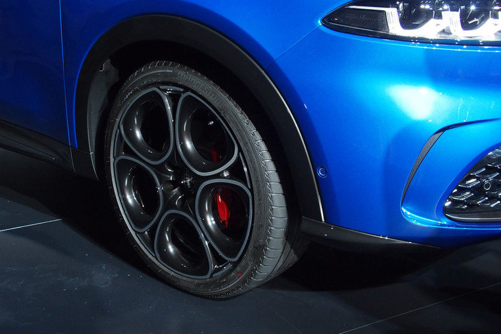 アルファ・ロメオ・トナーレ（フロントホイール）