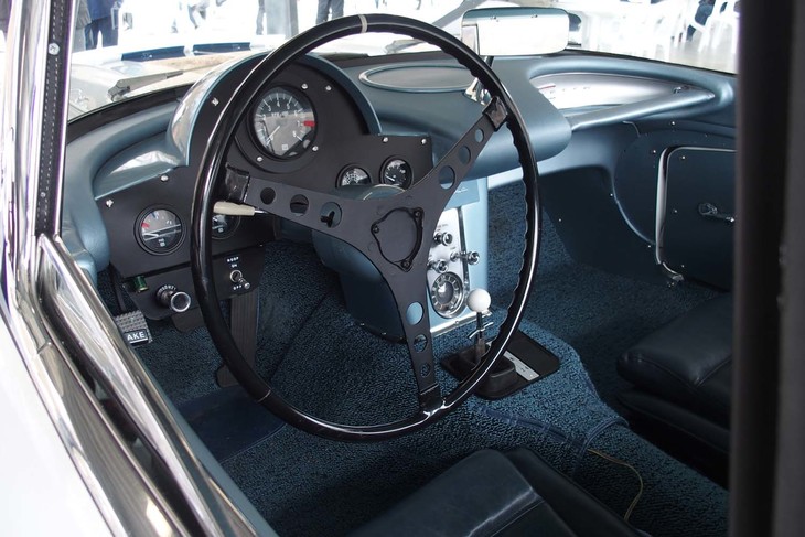 「コルベット ルマン仕様」のコックピット。走るためだけにつくられたと思われるストイックな内装が印象的だった。