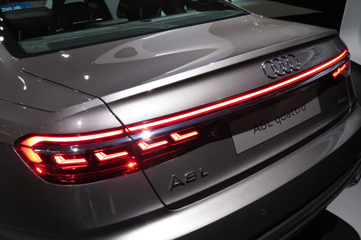 アウディA8 L（リアまわり）