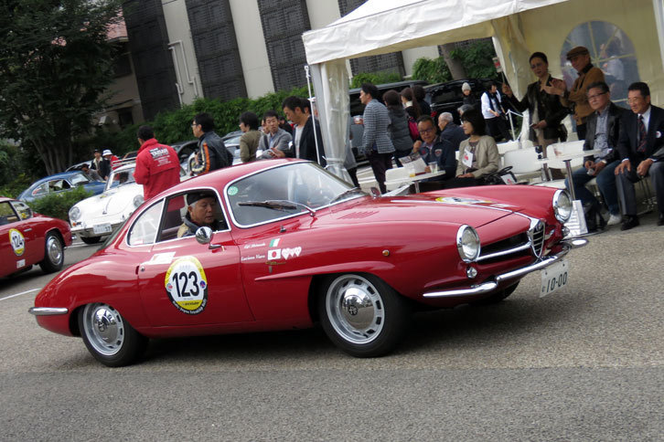 フランコ・スカリオーネがデザインした空力的なボディーが特徴的な、1960年式「アルファ・ロメオ・ジュリエッタSS」。