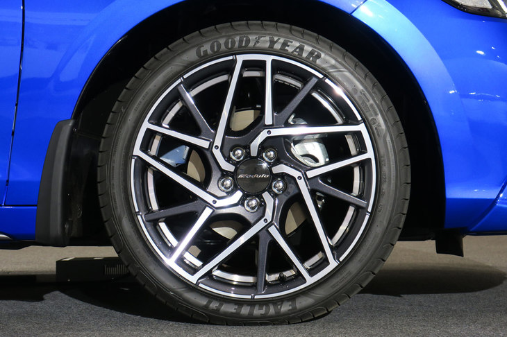 ホンダ・シビックLX ホンダアクセス用品装着車（アルミホイール「MS-038」）