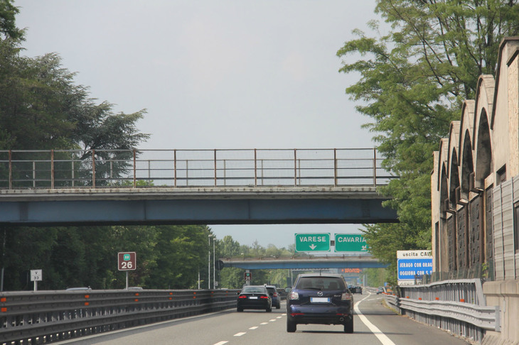 ミラノとスイス国境沿いを結ぶA8号線は、94年前の1924年開通である。アウトバーンの前身AVUSを除けば、世界で最も古い高速道路だ。
