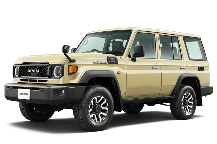 2023年に再々販売された最新の「ランドクルーザー“70”」。エンジンは2.8リッターの4気筒ディーゼルターボで、6段ATとの組み合わせ。3ナンバー登録に変わった。
