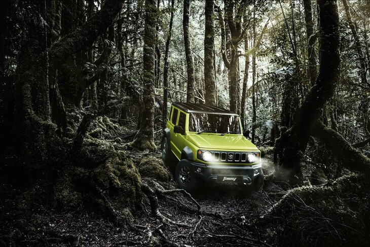 グレードは「ゼータ」と「アルファ」の2種類で、それぞれに5段MTと4段ATが設定される。