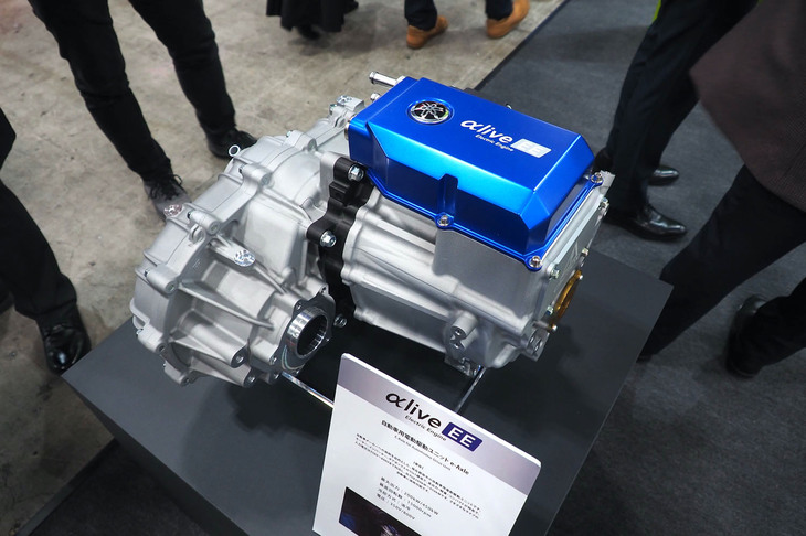 EVスポーツカー「プロジェクトV」に搭載されるヤマハの自動車用電動駆動ユニット「e-Axle」。