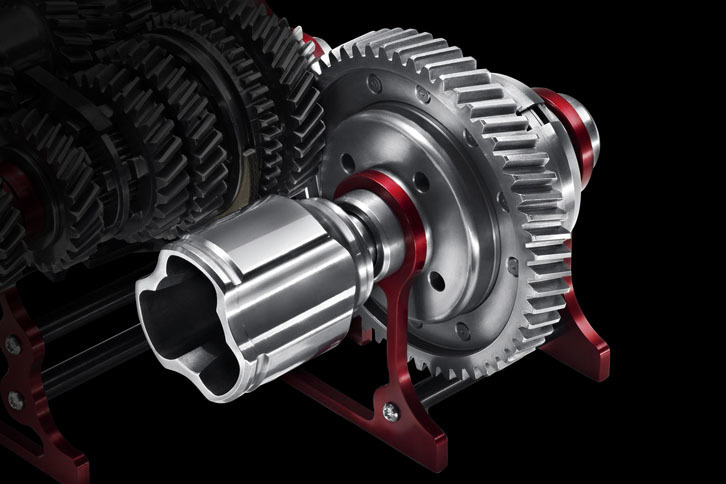 「595コンペティツィオーネ パフォーマンスパッケージ」に備わる機械式LSDのイメージ。