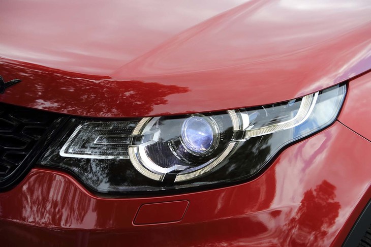 試乗車には、新車では7万7000円のオプション品であるアダプティブキセノンヘッドライトが装備されていた。