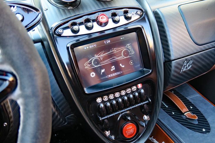 パガーニ・ウアイラ ロードスターBC（センタークラスター）