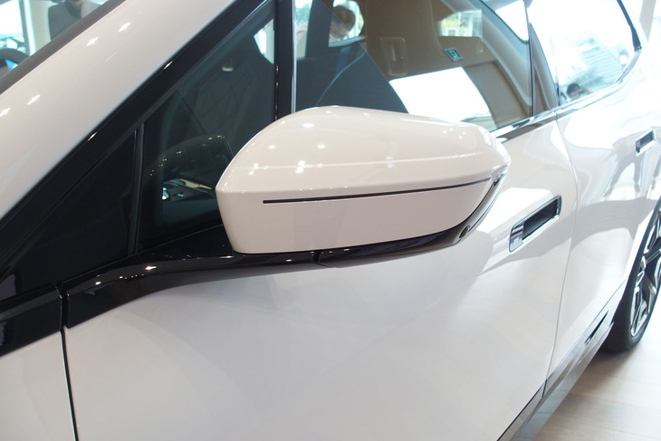 BMW iX（ドアミラー）