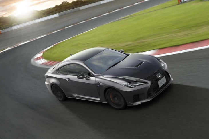 RC F“カーボンエクステリアパッケージ”