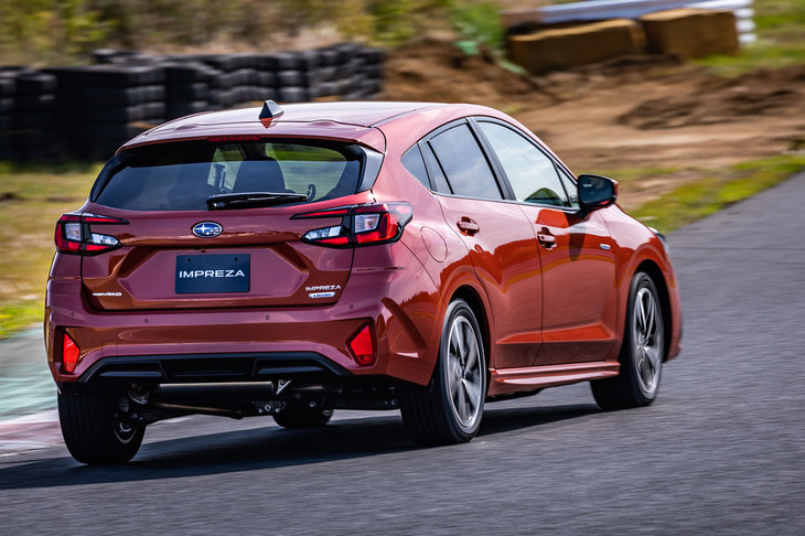 スバル・インプレッサ（クローズドコースでの走行シーン）