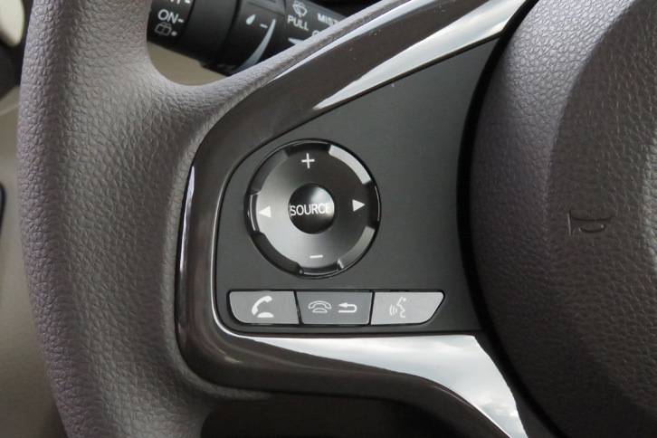 ホンダN-BOX G・EX Honda SENSING（ステアリングホイール）