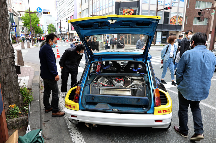 リアシートの代わりに1.4リッター直4 OHVターボユニットが鎮座した1984年「ルノー5ターボ2」。