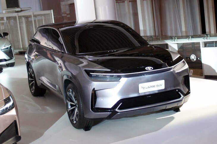 3列7人乗りのラージサイズSUV「トヨタbZ LARGE SUV」。