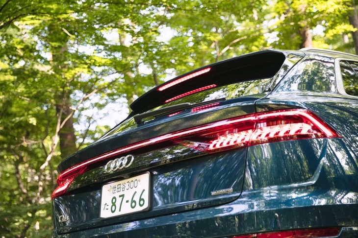 リアコンビランプは、左右がひとつながりになった特徴的なデザイン。