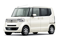 2011年12月に発売された、初代「ホンダN-BOX」。特徴的なフロントフェンダーの意匠に注目。
