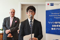 研修生代表としてあいさつに立った三菱ふそうトラック・バスの小玉 空氏。同社では社員の小玉氏を含め、18人の研修生をサポートするとしている。