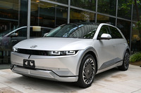 式典会場に展示された「ヒョンデ・アイオニック5」。