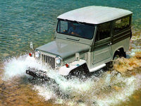 警察予備隊への競争入札に勝利した三菱は、1953年よりジープのノックダウン生産を開始。その後、「三菱ジープ」は独自の進化を遂げ、1998年まで生産が続けられた。