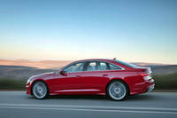 最大5個のレーダーセンサー、5個の可視光用カメラ、赤外線カメラ、12個の超音波センサー、レーザースキャナーが搭載され、ドライバー支援システムは最大39の機能が提供される。