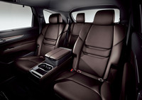 「CX-8」の2列目シート。5人乗りSUVの「CX-5」に比べ足元スペースに余裕があることや、シートそのもののプレミアム感が大きな魅力だった。