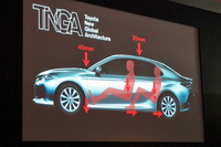 TNGAの思想に基づく設計により、新型「カムリ」では低く流麗なデザインやドライバーの意のままになる走りが追求された。写真は2017年7月、記者発表会のスライドから。（写真＝webCG）