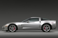 webCGほったが、モダンなアメリカンスポーツのなかで最も美しいと思っている2006年「シボレー・コルベットZ06」のサイドビュー。