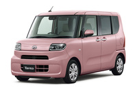 「スペーシア」とともに「N-BOX」を追う、ダイハツの軽トップセラーである「タント」。2020年度の販売台数は12万8218台で銘柄別ランキング3位。