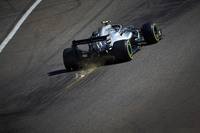 この週末に30歳の誕生日を迎えたボッタス（写真）は、2020年のメルセデス残留が決定。これで今季残り9レースにも集中できるようになった。予選ではルクレールのポールタイムから0.896秒も離されて4位。レースでも優勝争いに絡むことはなく、ハミルトンの後ろの3位でゴール。ポイントを着実に稼ぎ、時としてエースドライバーの援護もできるという意味では、確かにボッタスほど条件の合ったドライバーはいないかもしれないが、本人が掲げる「ワールドチャンピオンになる」という夢をかなえるには、しかし、まだまだ改善の余地が残されている。（Photo=Mercedes）